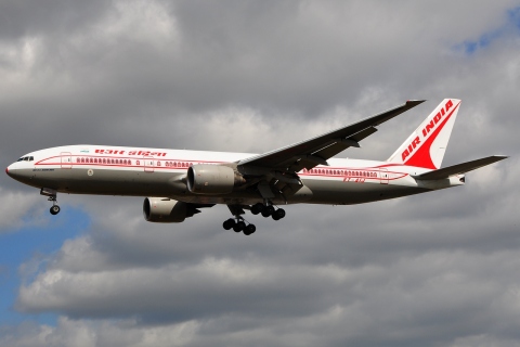 VT-AIJ - 777-222(ER) - Air India - LHR - 27-08-2009