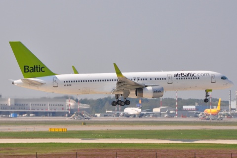 YL-BDC - 757-256(WL) - Air Baltic - MXP - 23-09-2009