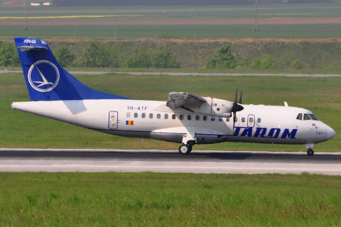 YR-ATF - ATR 42-500 - Tarom - VIE - 24-04-2009