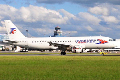 YY-LCE - A320-214 - Travel Service - PRG - 09-06-2009b