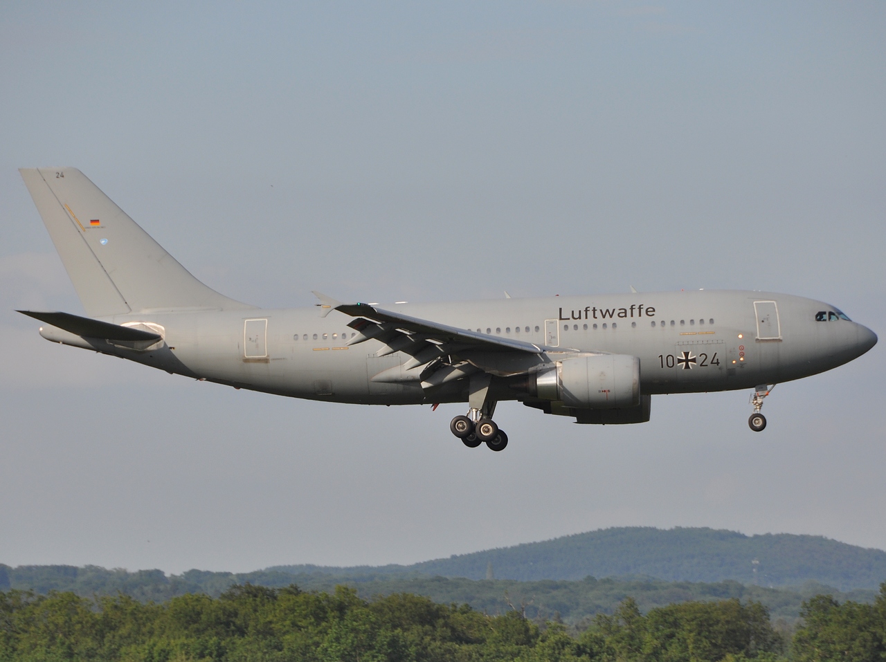 10+24 - A310-304 - German Air Force (Luftwaffe) - CGN - 13-06-2010