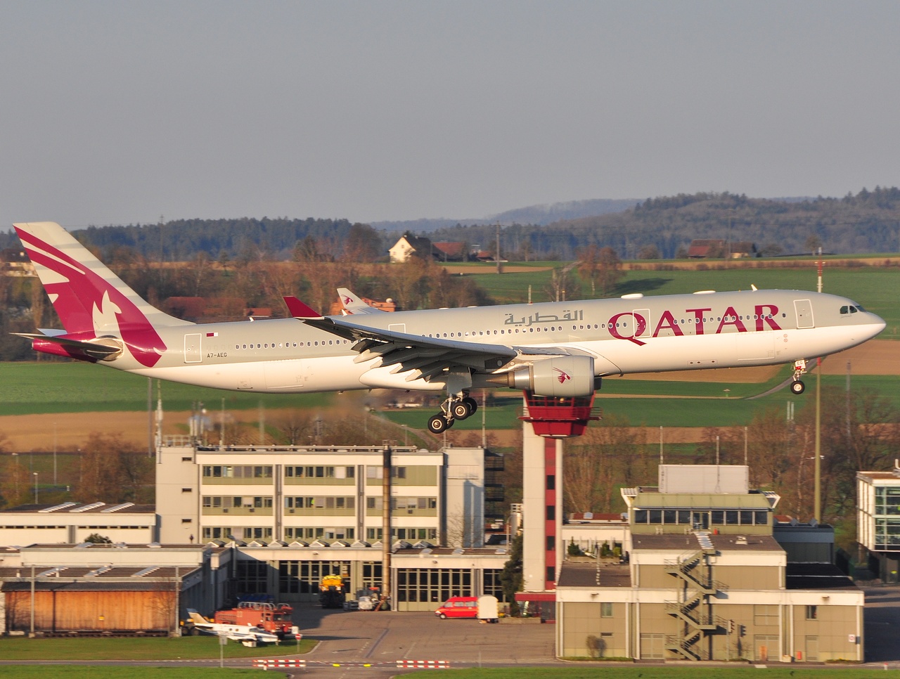 A7-AEG - A330-302 - Qatar Airways - ZRH - 11-04-2010b