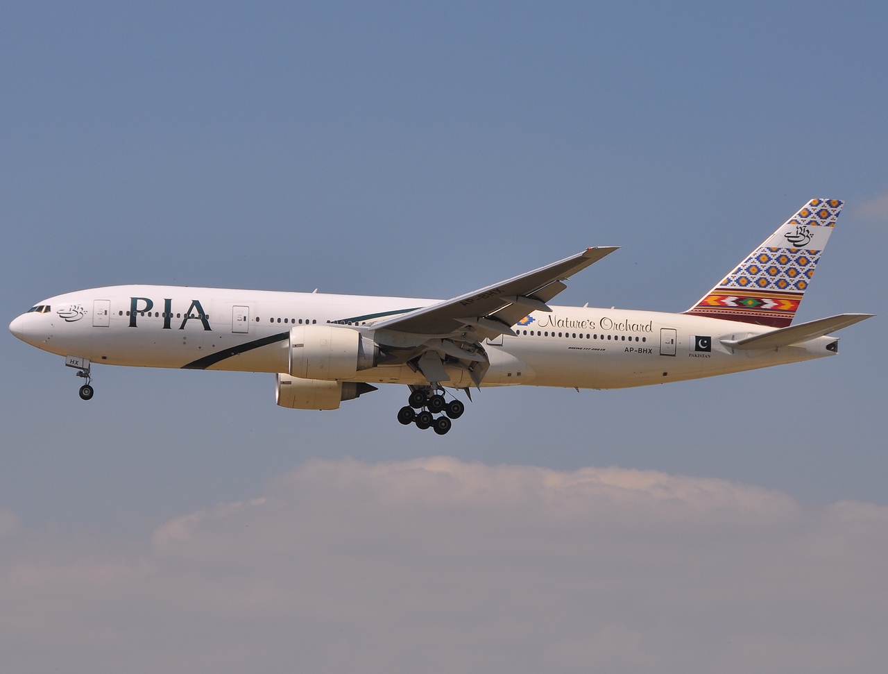 AP-BHX - 777-240(ER) - PIA Pakistan International Airlines - FRA - 07-07-2010