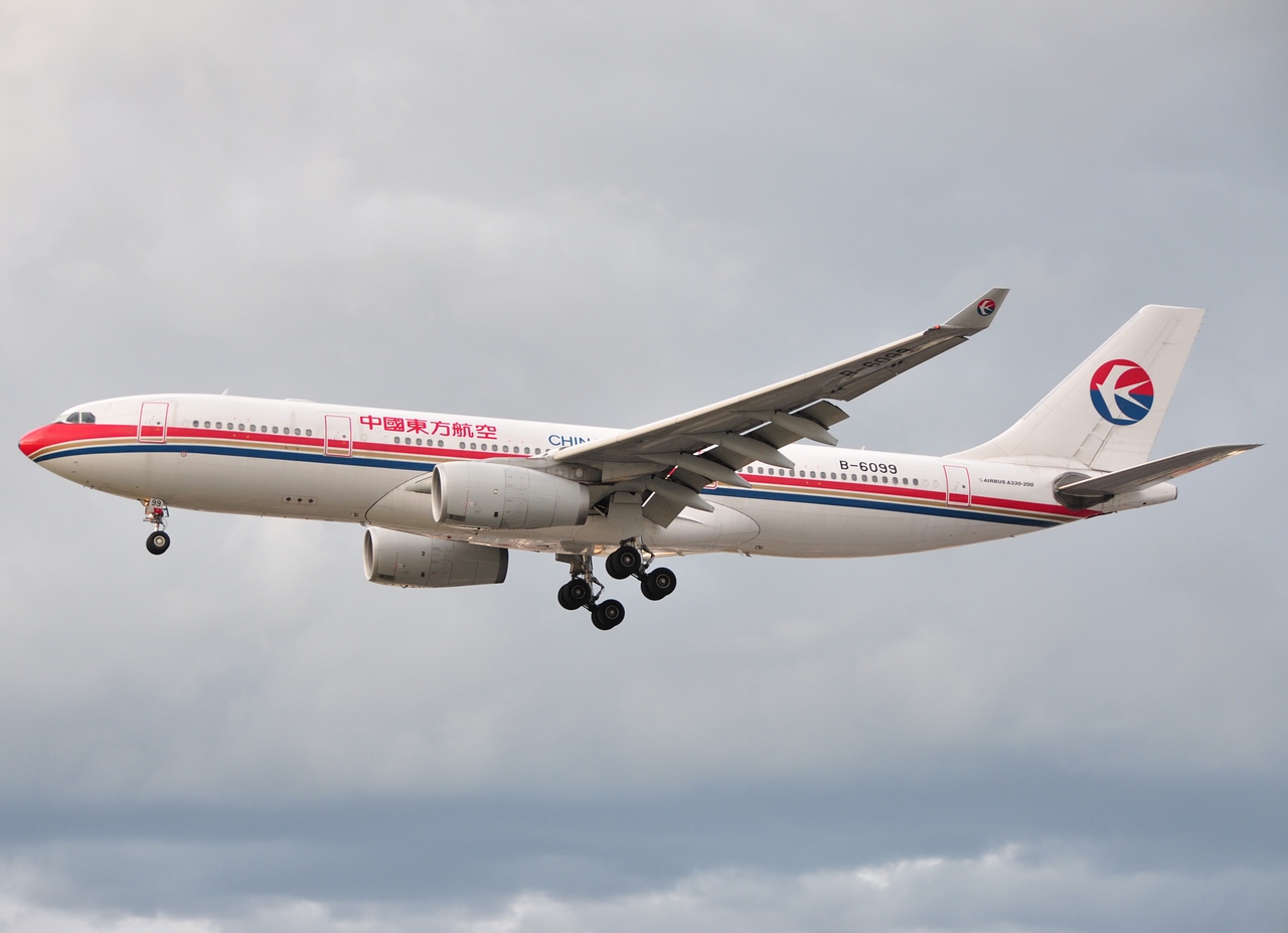 B-6099 - A330-243 - China Eastern Airlines - LHR - 28-08-2010