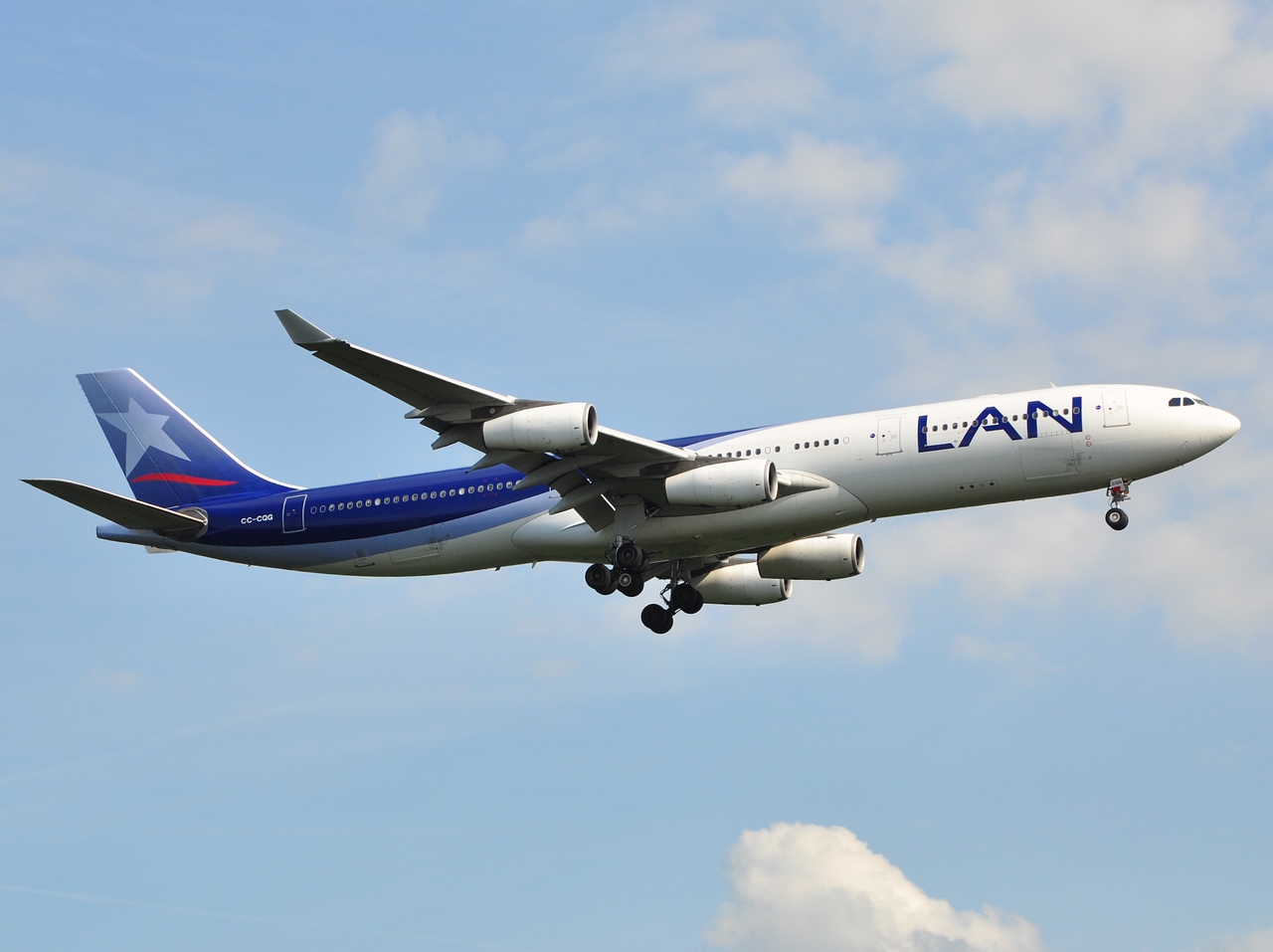 CC-COG - A320-233 - LAN Airlines - FRA - 06-07-2010