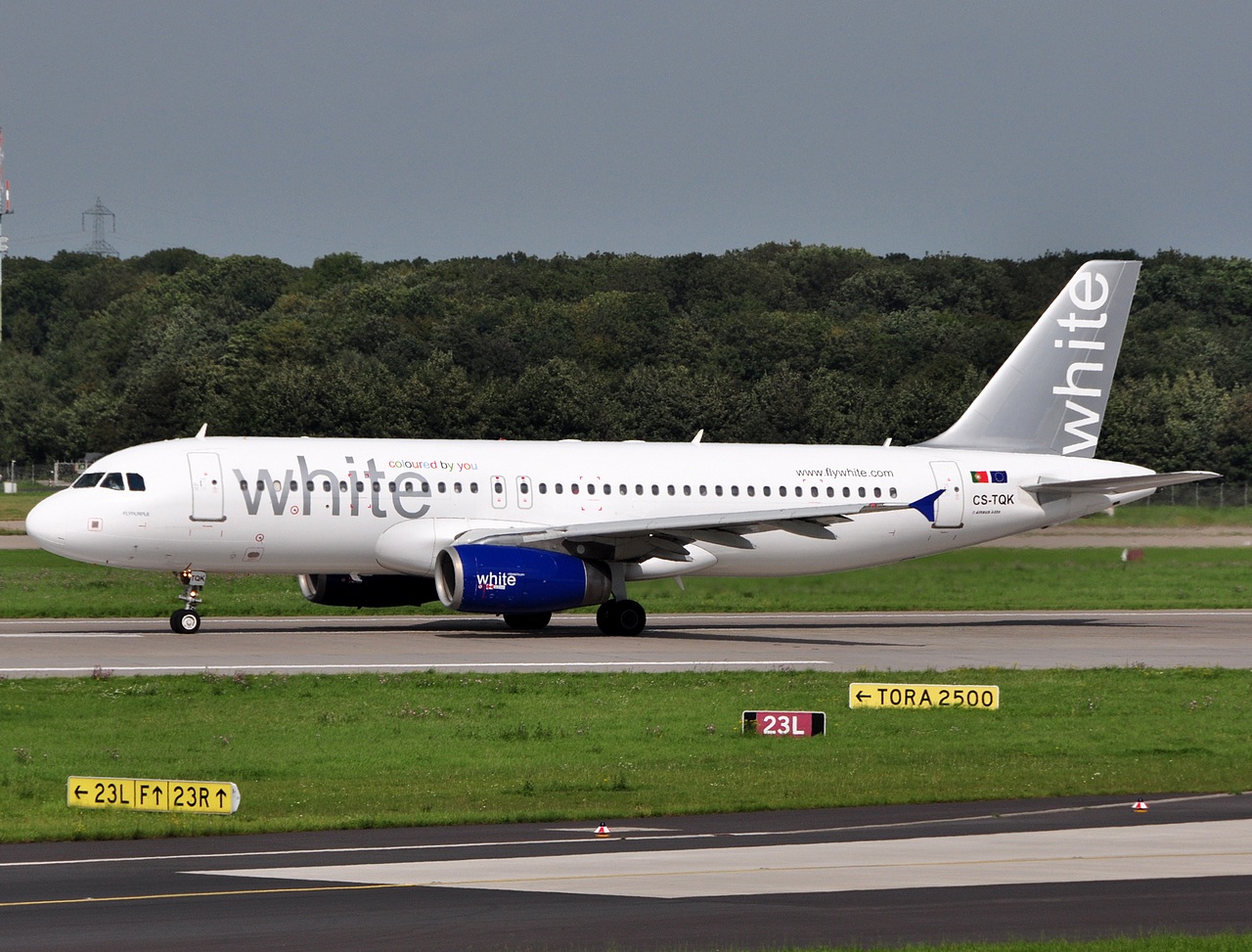 CS-TQK - A320-232 - White - DUS - 11-09-2010