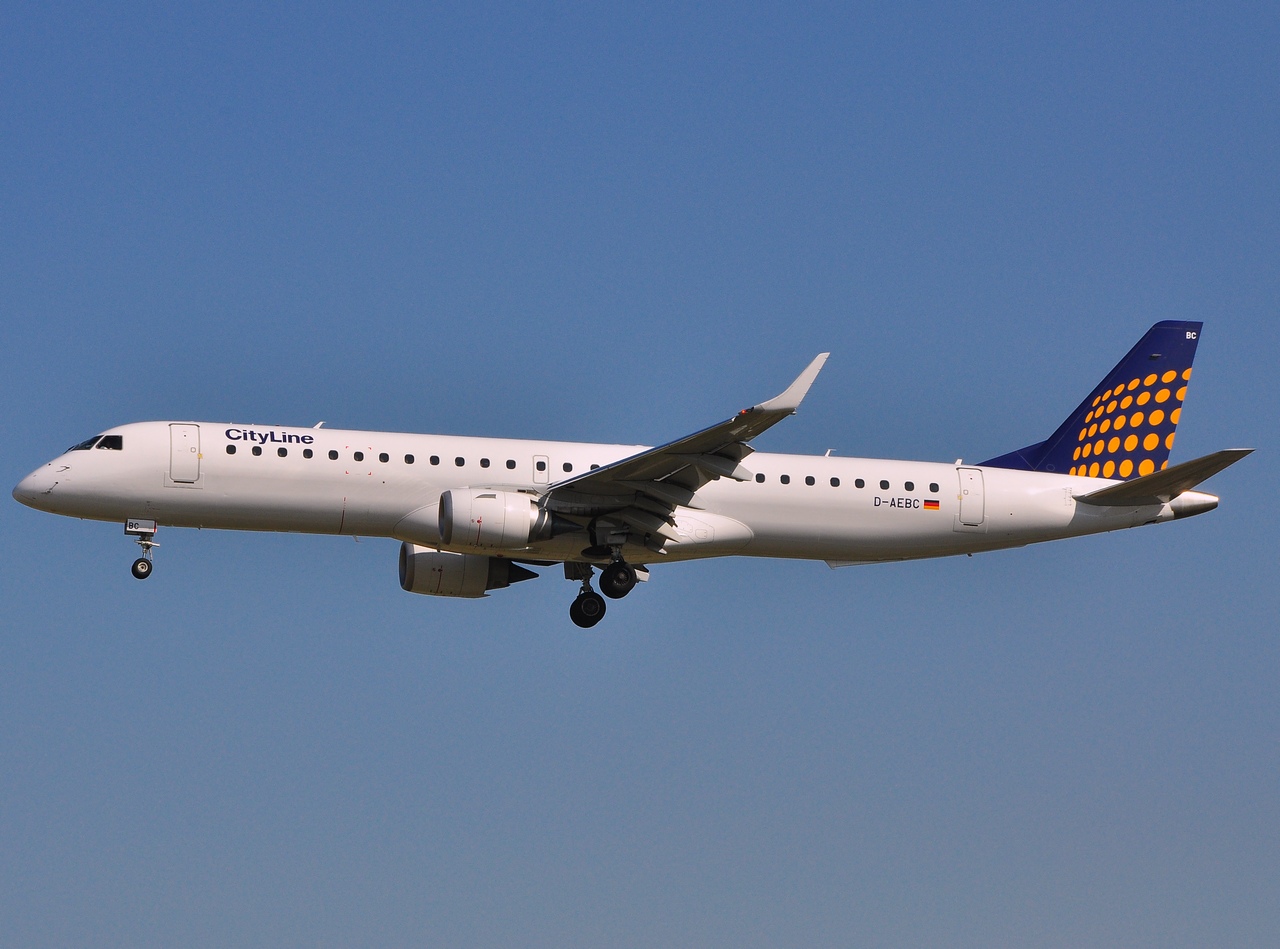D-AEBC - ERJ-195LR (ERJ-190-200 LR) - Lufthansa Cityline - BRU - 23-04-2010