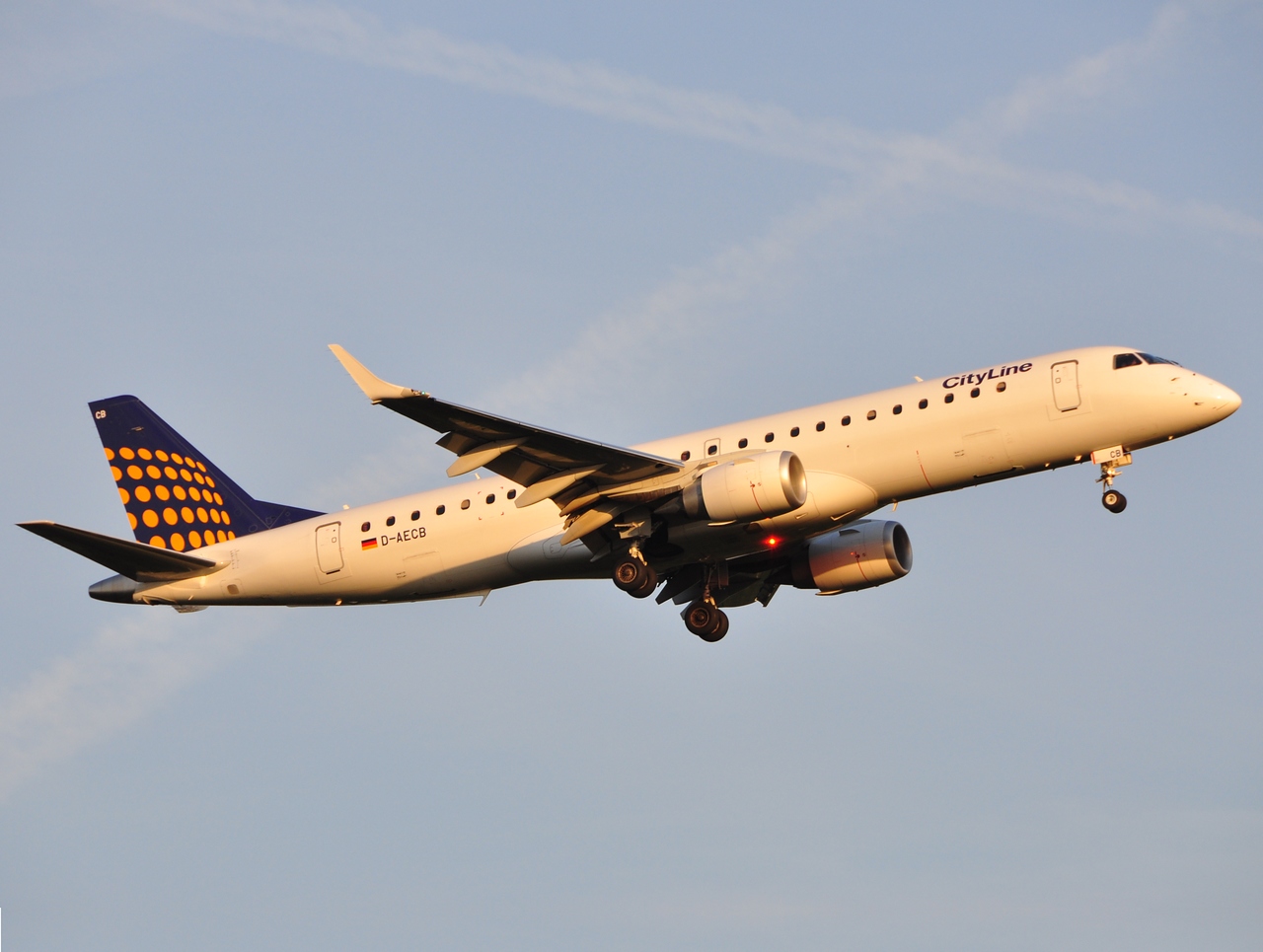 D-AECB - ERJ-190LR (ERJ-190-100 LR) - Lufthansa Cityline - FRA - 06-07-2010