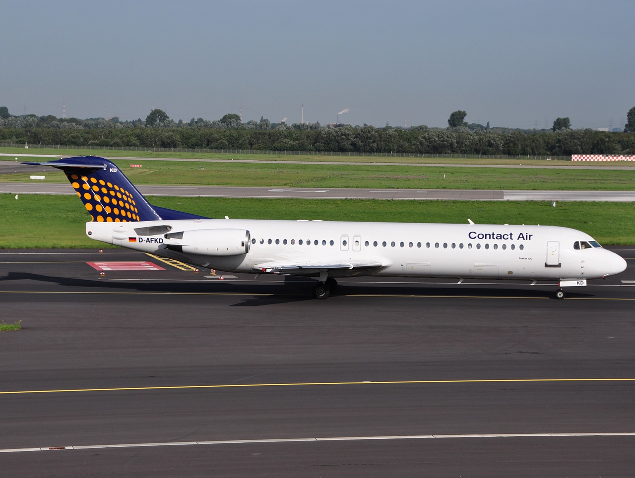 D-AFKD - Fokker 100 - Contact Air - DUS - 11-09-2010b