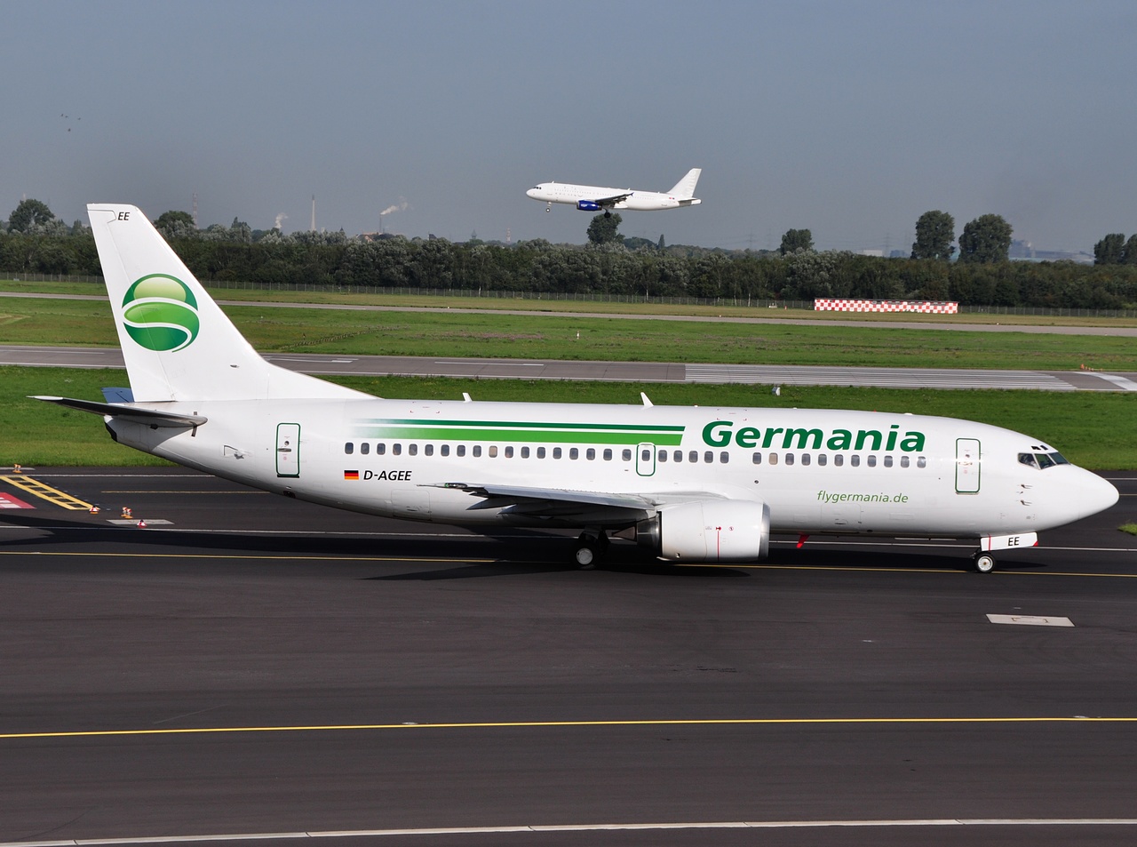 D-AGEE - 737-35B - Germania - DUS - 11-09-2010b