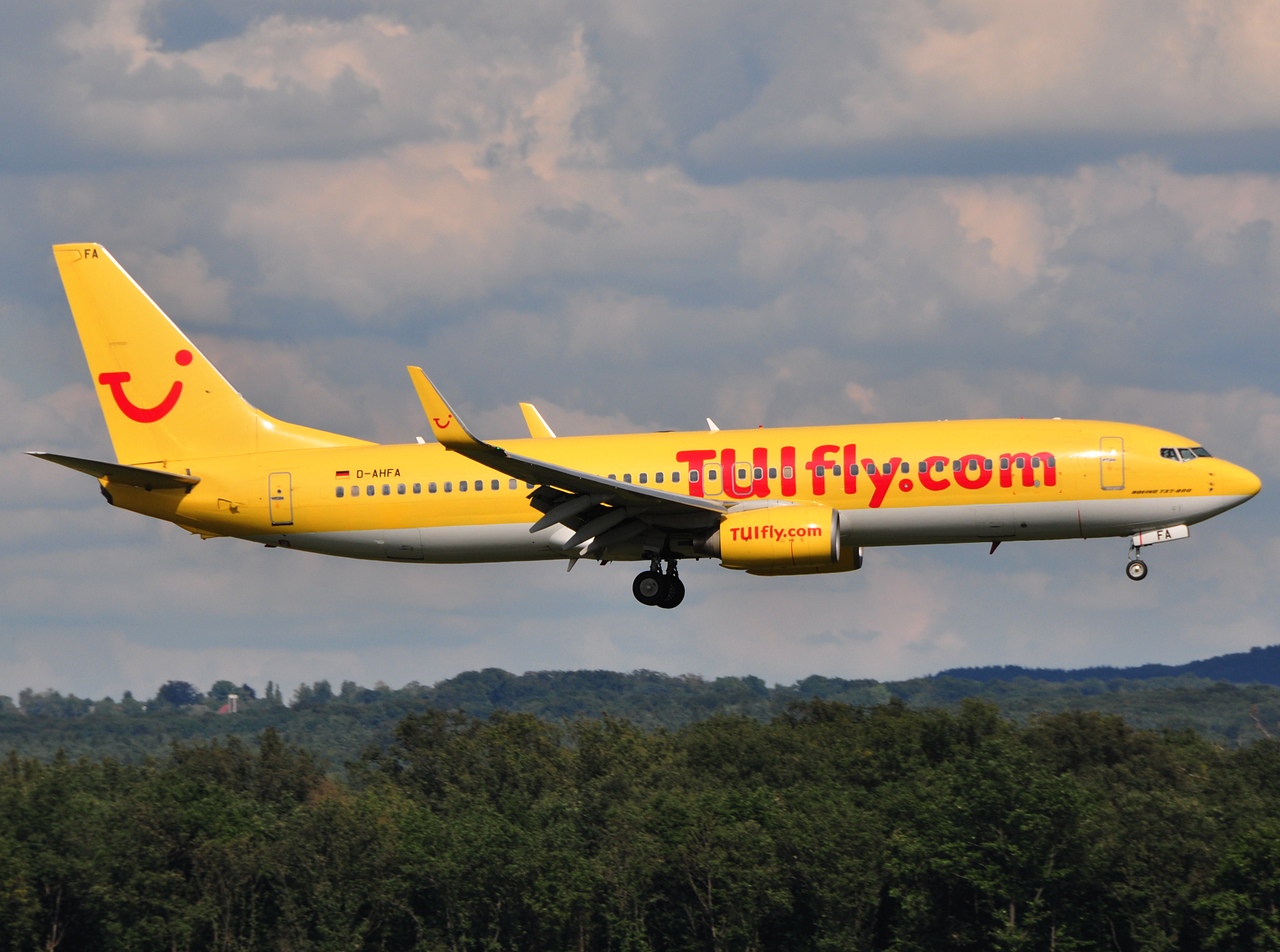 D-AHFA - 737-8K5(WL) - TUIfly - CGN - 05-09-2010