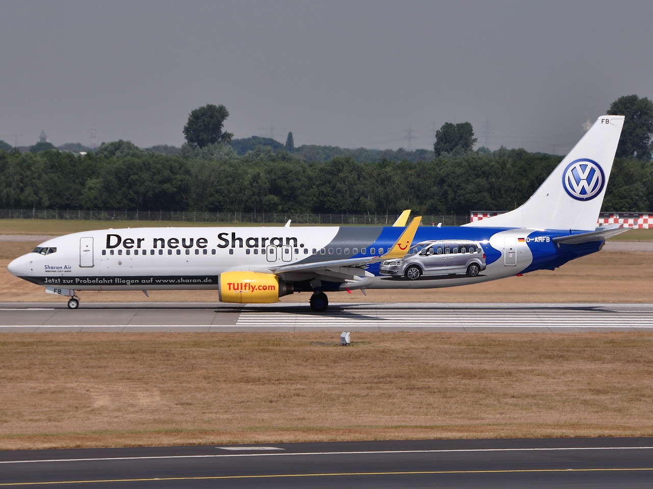 D-AHFB - 737-8K5(WL) - TUIfly - DUS - 10-07-2010b