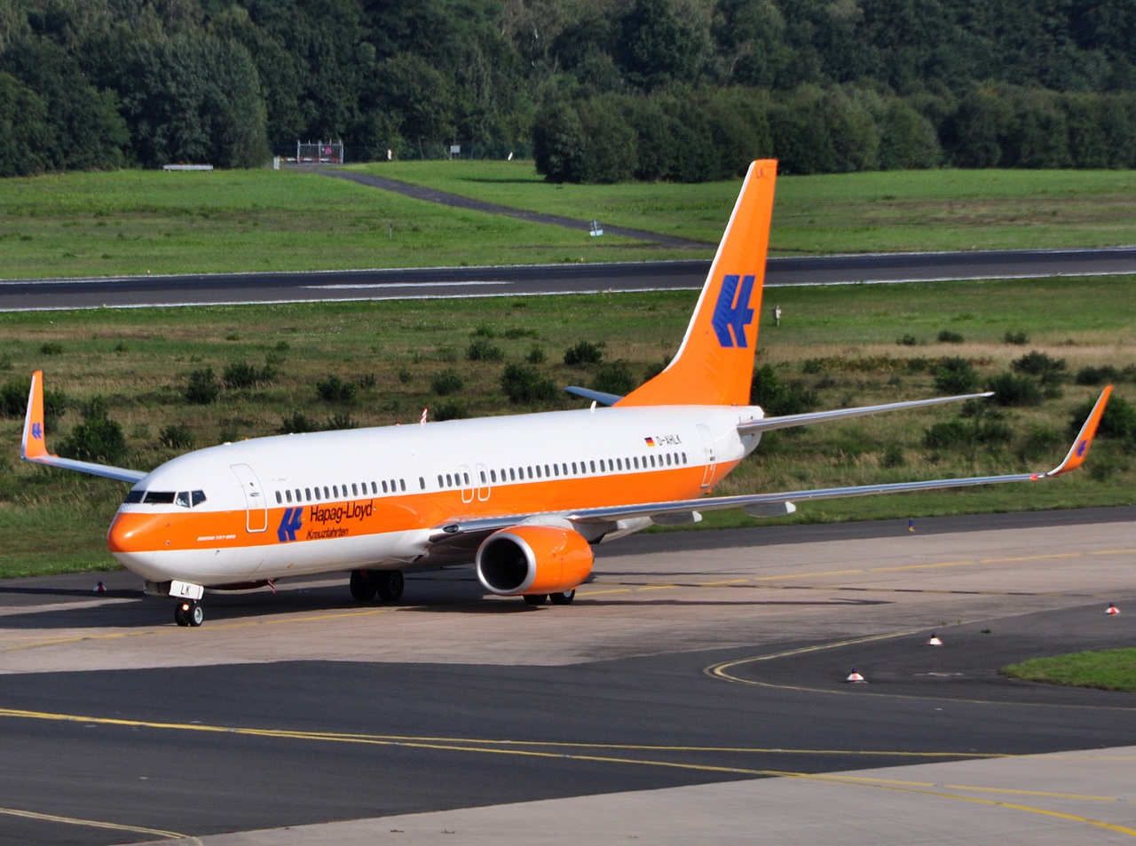 D-AHLK - 737-8K5(WL) - TUIfly - CGN - 05-09-2010b