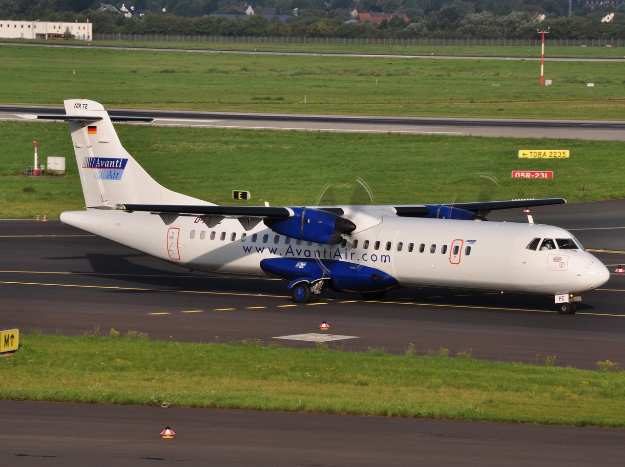 D-ANFC - ATR 72-202 - Avanti Air - DUS - 11-09-2010b