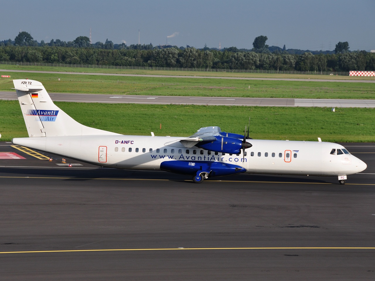 D-ANFC - ATR 72-202 - Avanti Air - DUS - 11-09-2010c