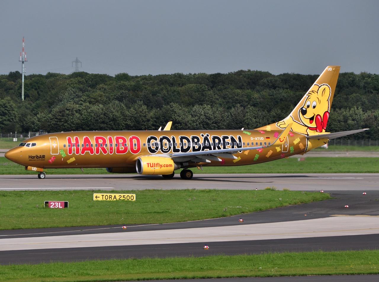 D-ATUD - 737-8K5(WL) - TUIfly - DUS - 11-09-2010b