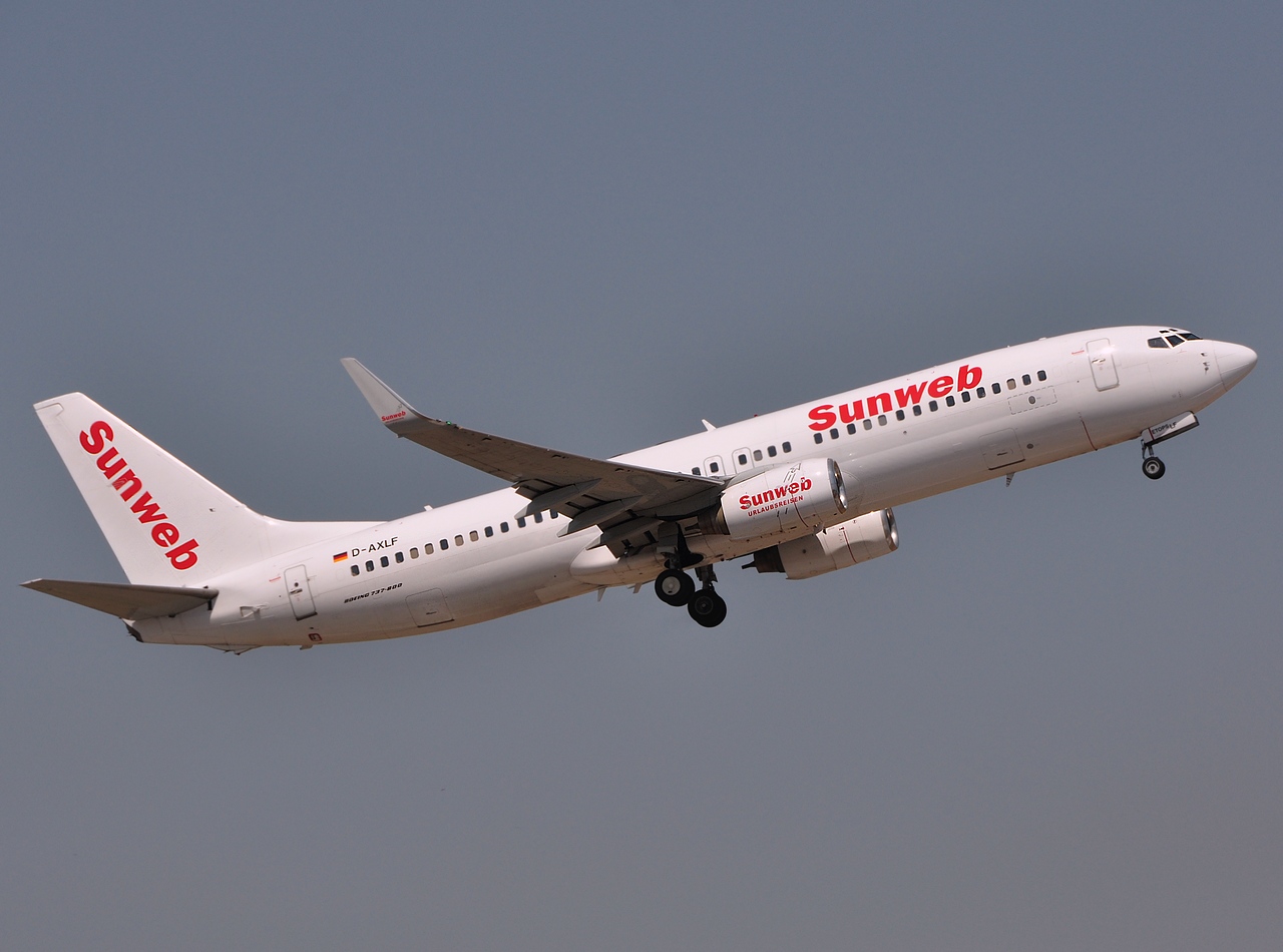 D-AXLF - 737-8Q8(WL) - XL Airways Germany - DUS - 10-07-2010