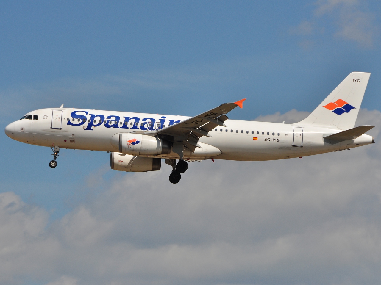 EC-IYG - A320-232 - Spanair - FRA - 06-07-2010