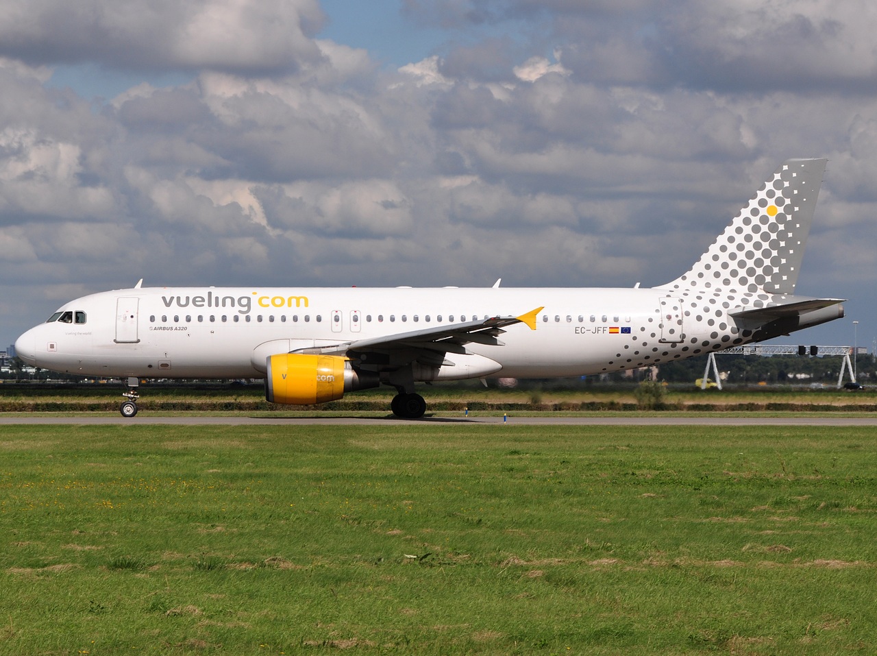 EC-JFF - A320-214 - Vueling - AMS - 03-09-2010