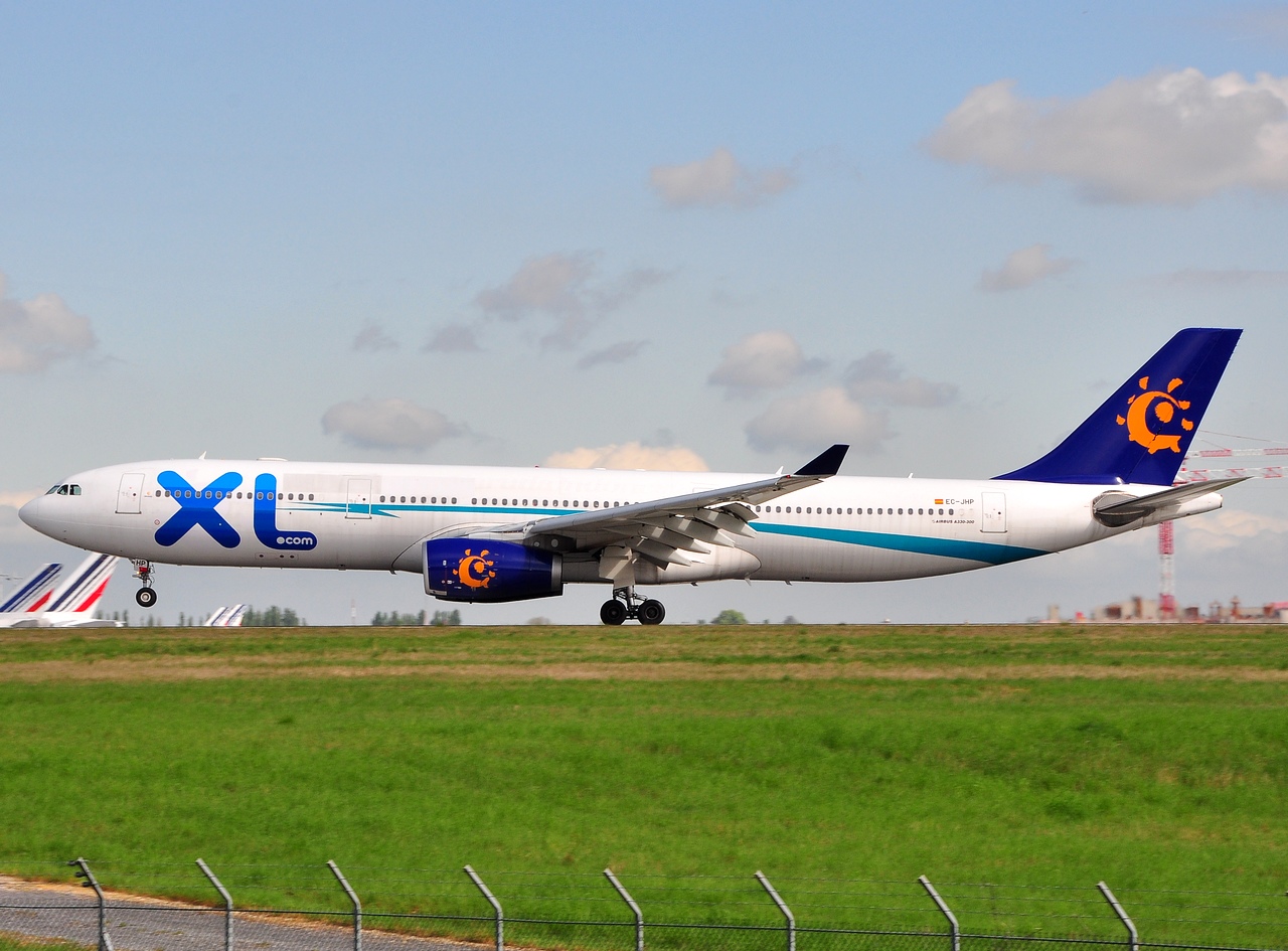 EC-JHP - A330-343 - XL Airways France - CDG - 01-05-2010