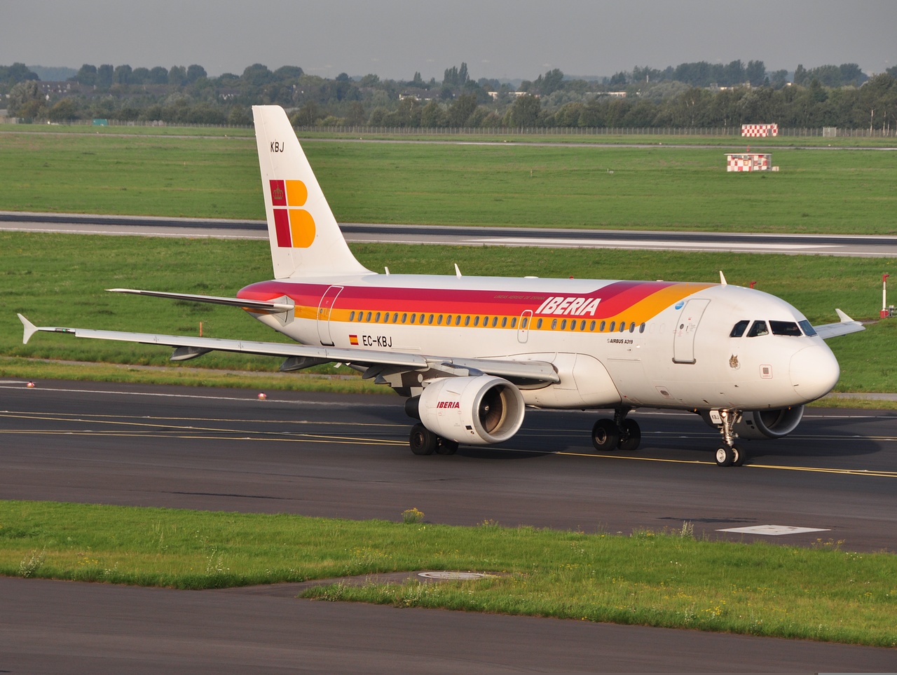 EC-KBJ - A319-111 - Iberia - DUS - 11-09-2010