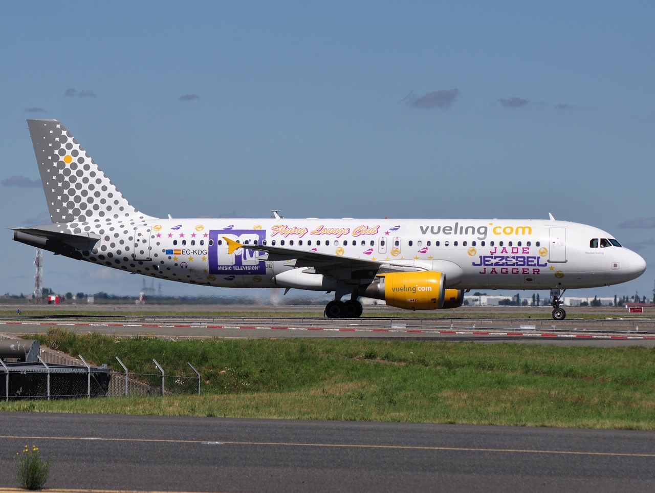 EC-KDG - A320-214 - Vueling - CDG - 21-08-2010