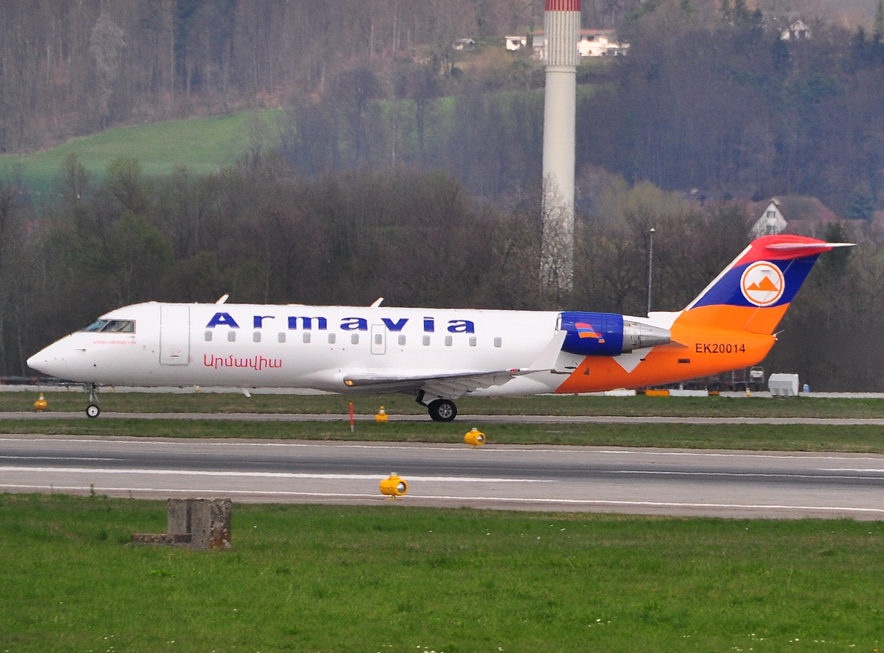 EK20014 - CRJ-100LR - Armavia - ZRH - 10-04-2010b