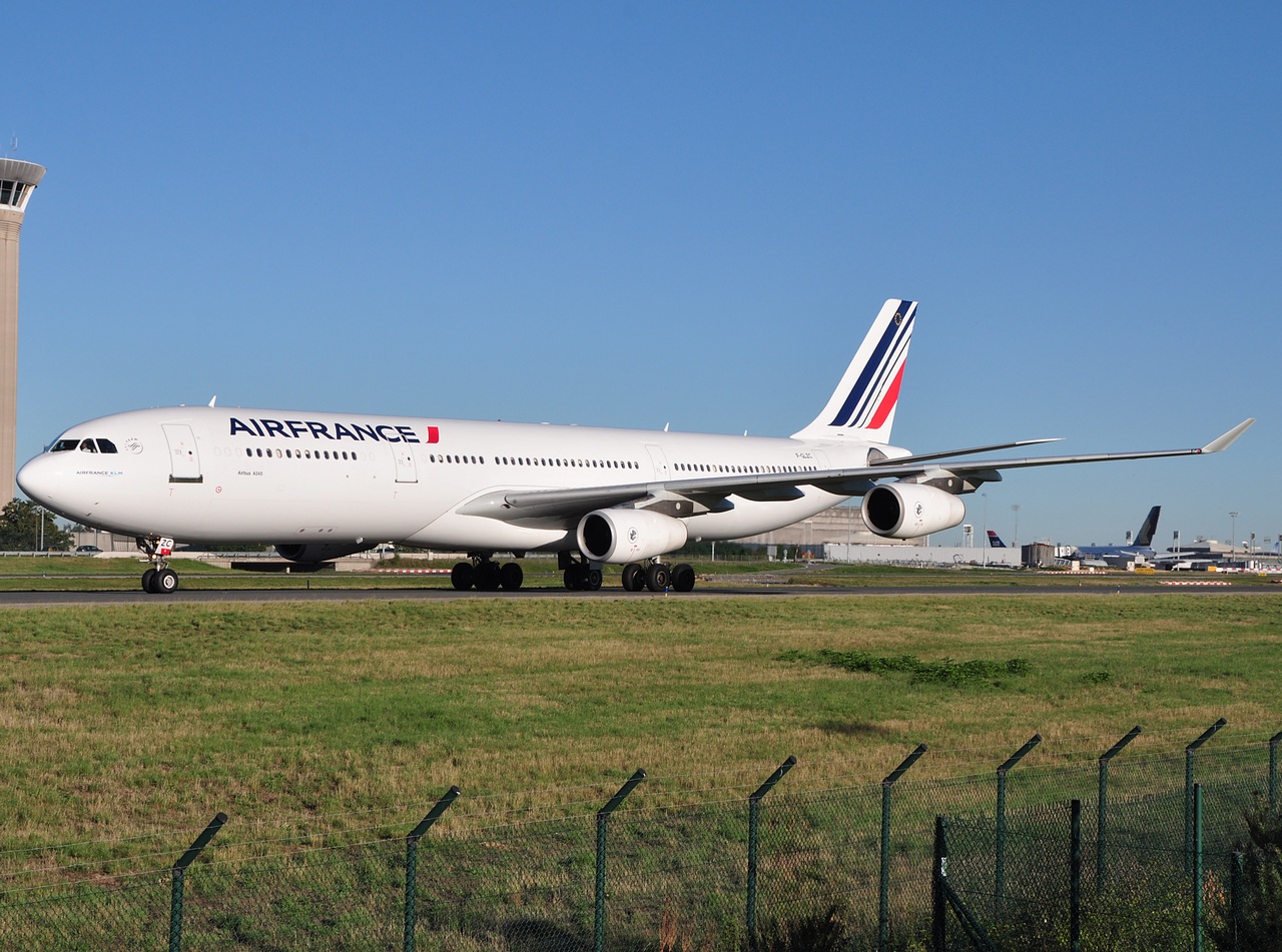 F-GLZC - A340-311 - Air France - CDG - 21-08-2010
