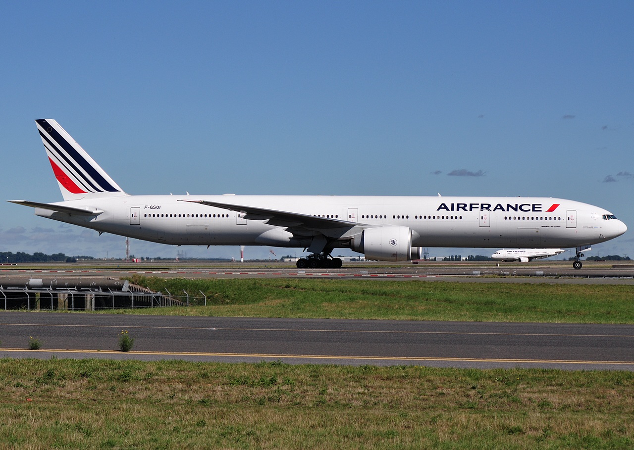 F-GSQI - 777-328(ER) - Air France - CDG - 21-08-2010
