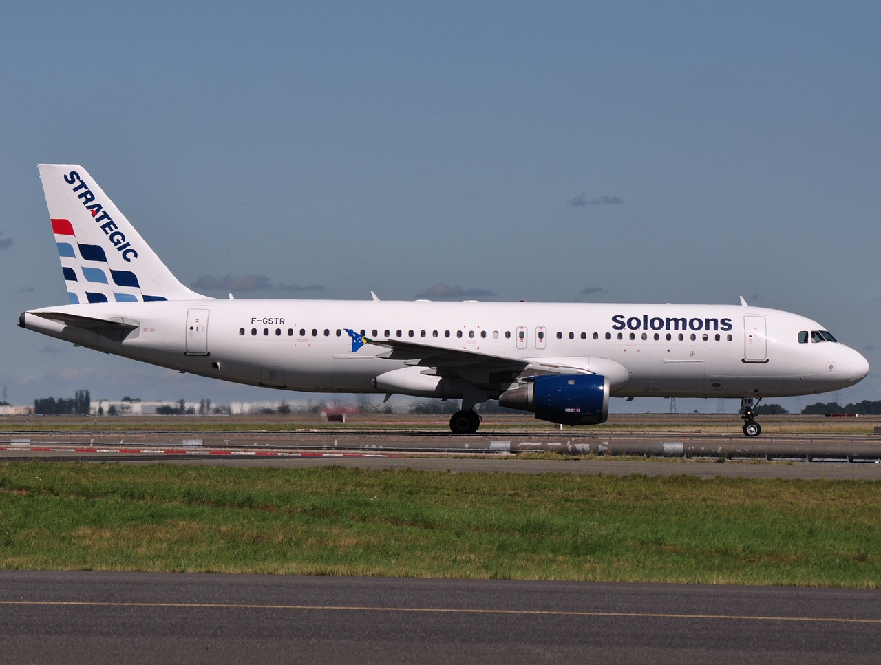 F-GSTR - A320-211 - Solomon Airlines - CDG - 21-08-2010