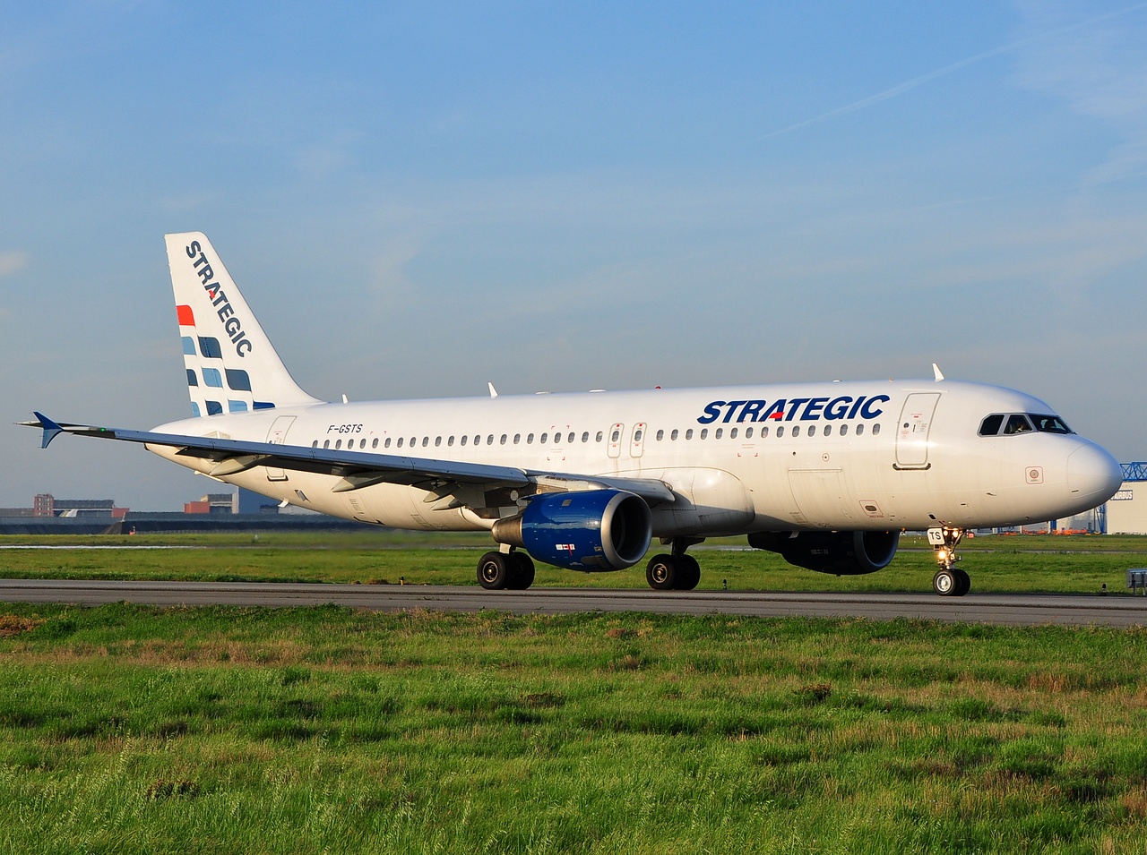 F-GSTS - A320-211 - Strategic Airlines _ France - TLS - 29-04-2010