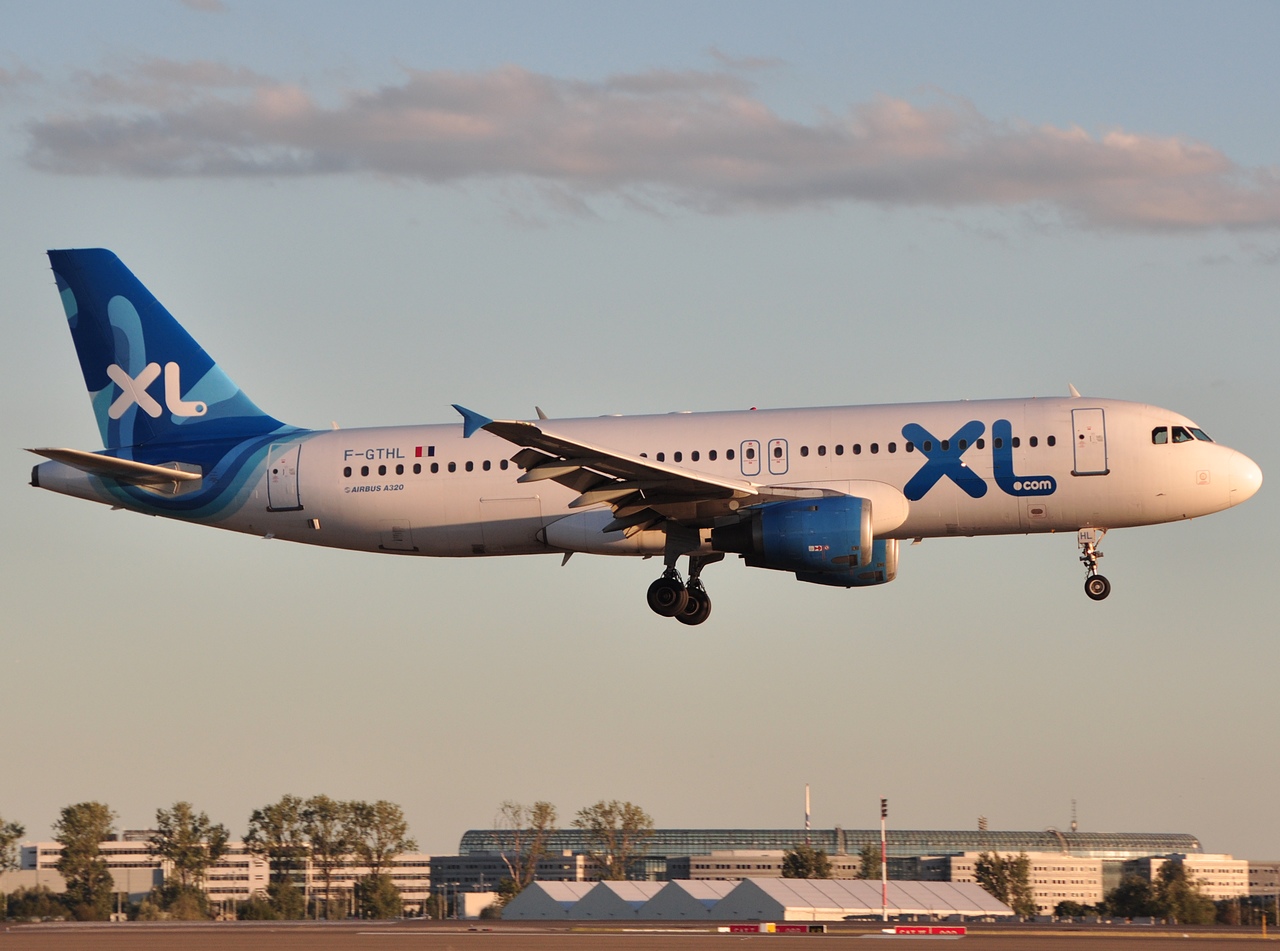 F-GTHL - A320-212 - XL Airways France - CDG - 21-08-2010