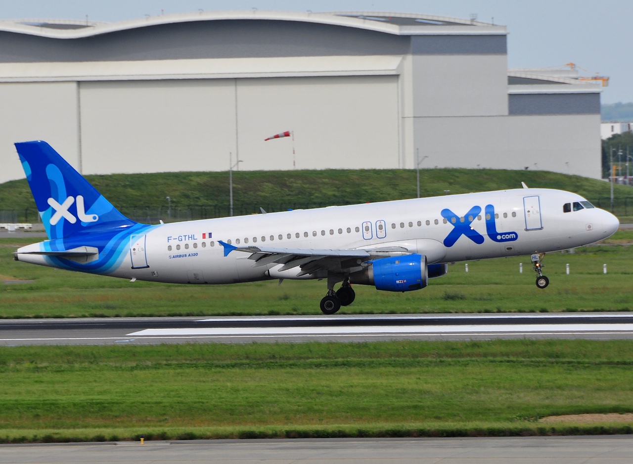 F-GTHL - A320-212 - XL Airways France - TLS - 29-04-2010