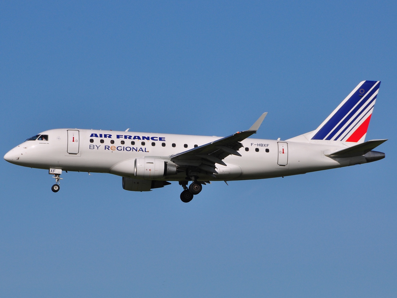 F-HBXF - ERJ-170STD (ERJ-170-100) - Air France - TLS - 27-04-2010