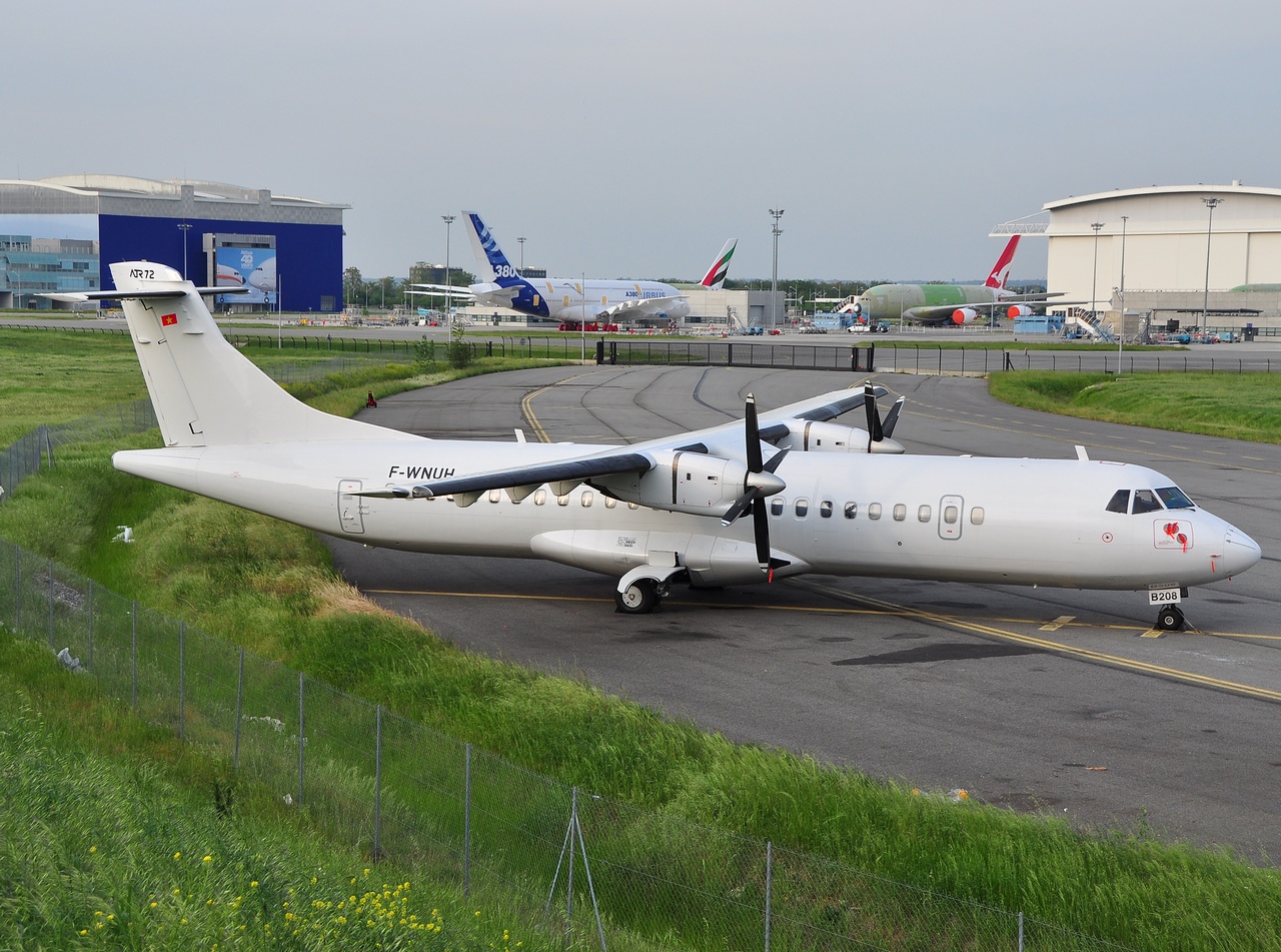 F-WNUH - ATR 72-500 (72-212A) - ATR _ Avions de Transport Regional - TLS - 29-04-2010