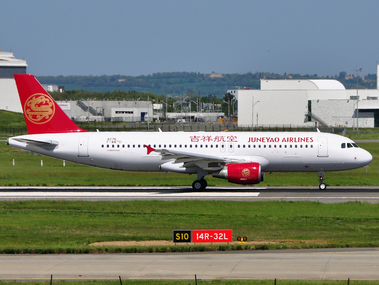 F-WWDU - A320-214 - Juneyao Airlines - TLS - 28-04-2010c