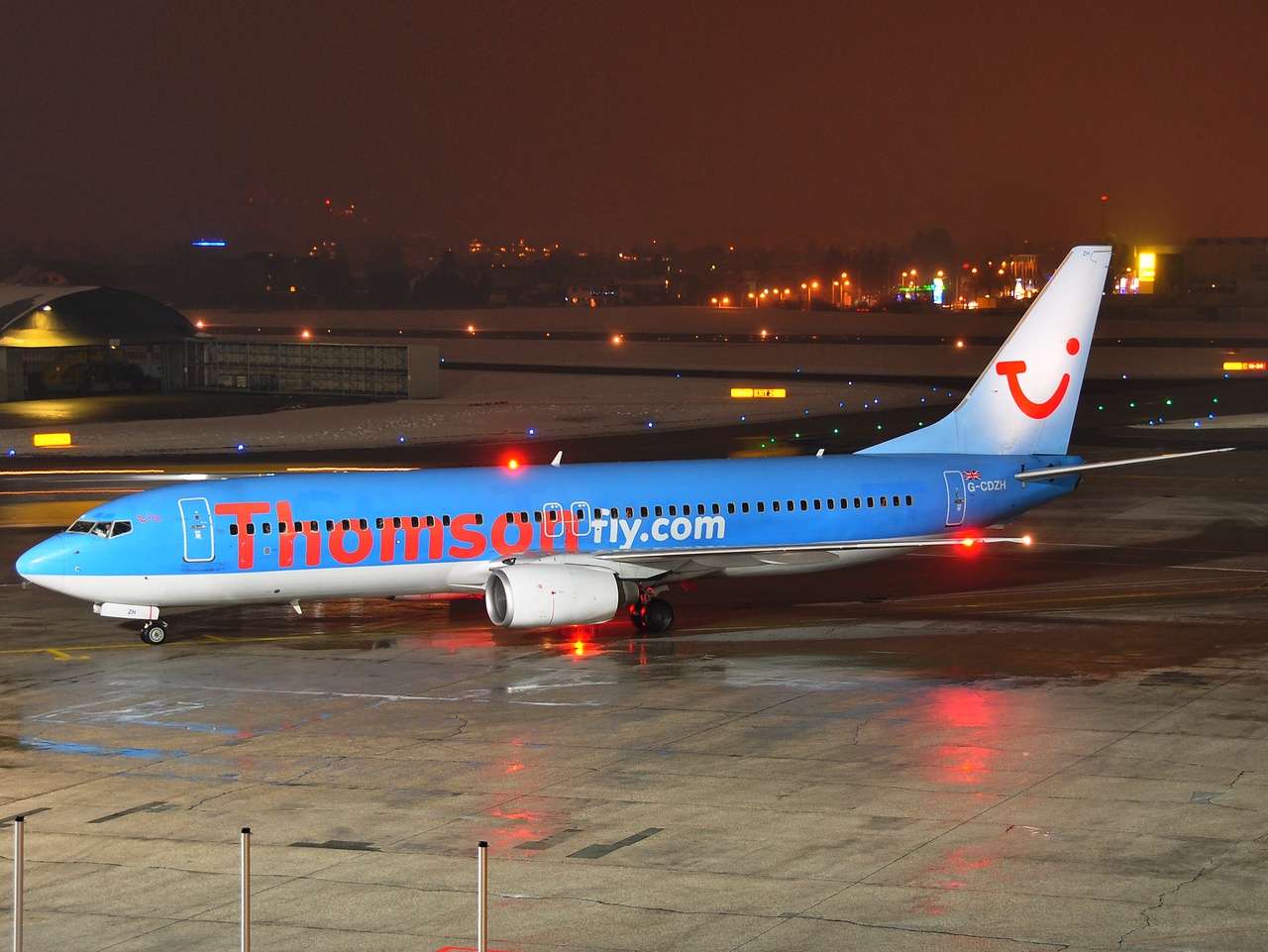 G-CDZH - 737-804 - Thomson Airways - SZG - 09-01-2010
