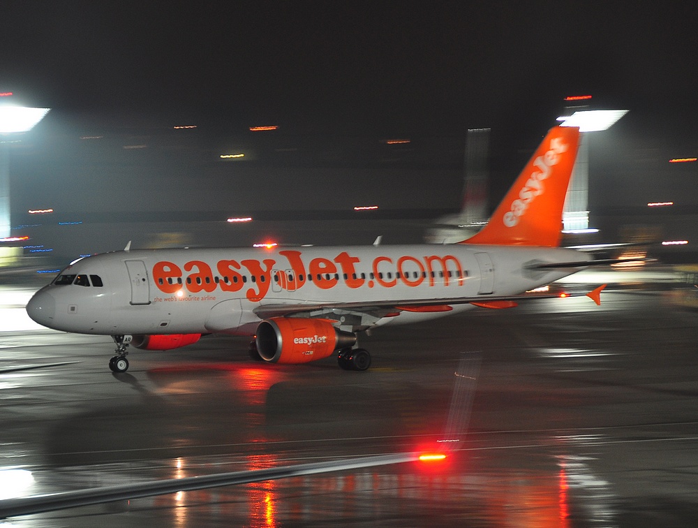 G-EZAR - A319-111 - easyJet - SZG - 09-01-2010