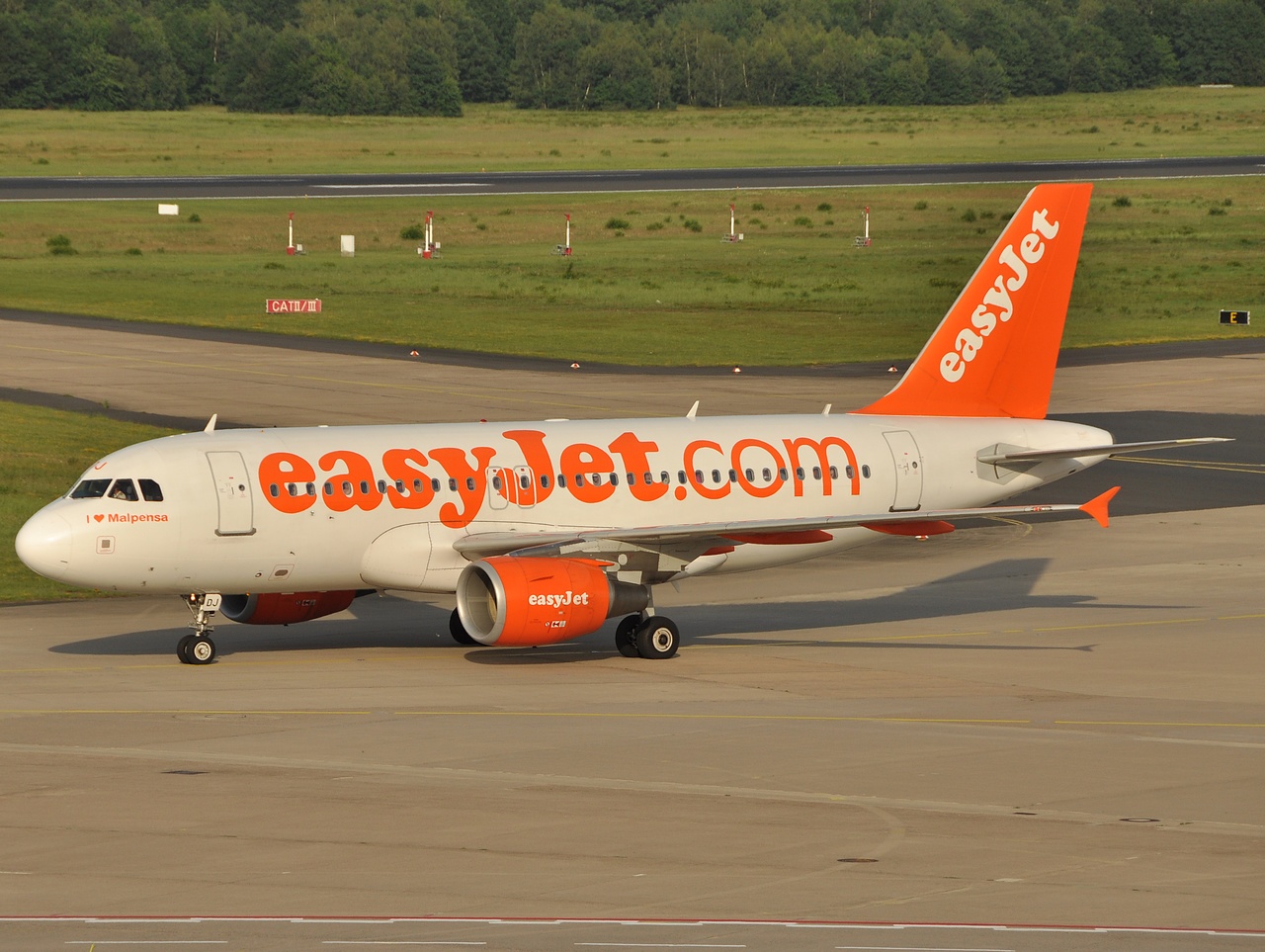 G-EZDJ - A319-111 - easyJet - CGN - 13-06-2010