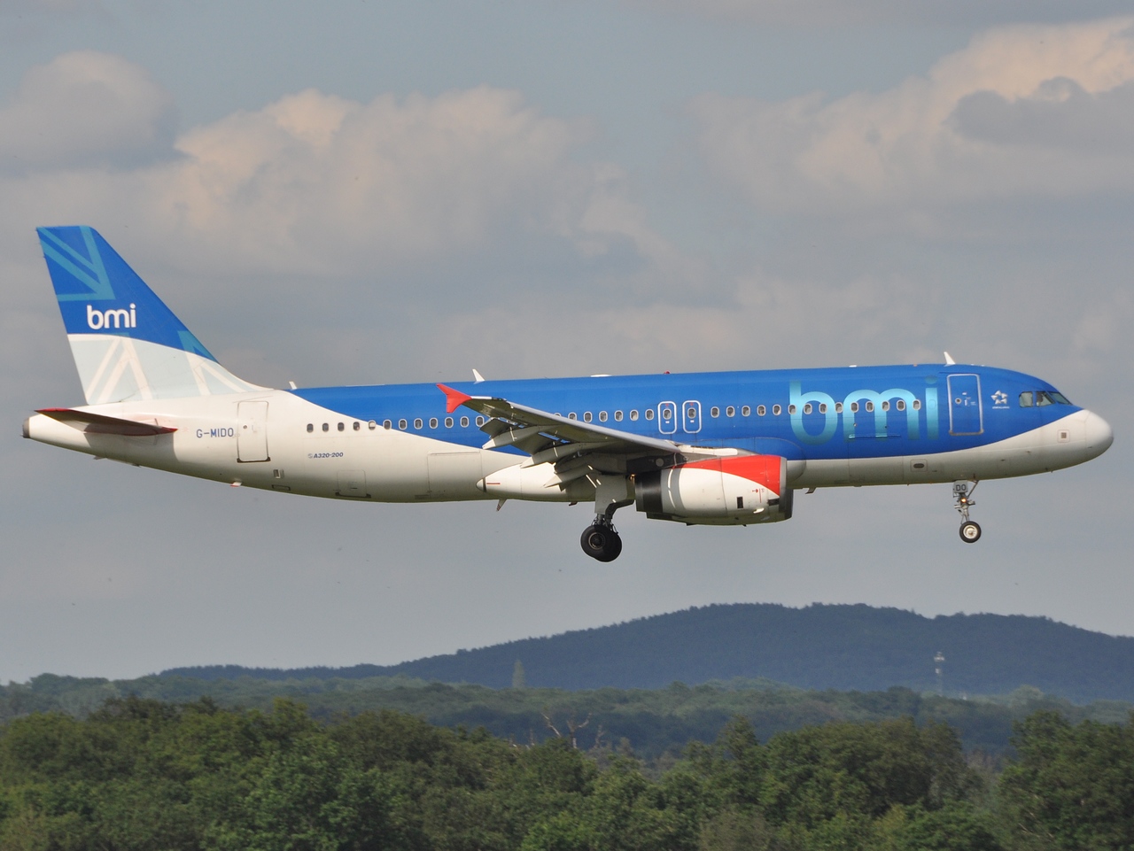 G-MIDO - A320-232 - bmi British Midland - CGN - 13-06-2010