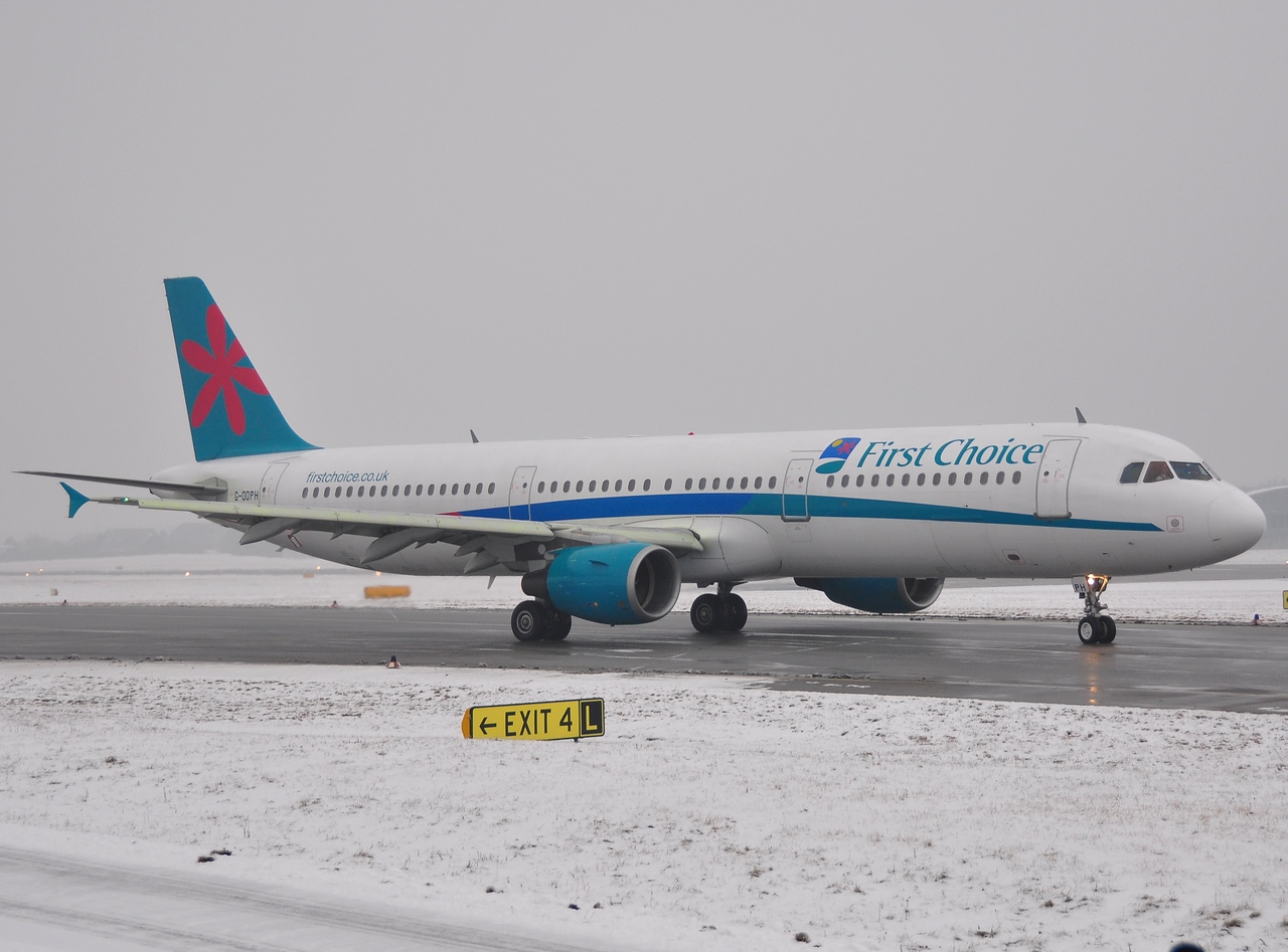 G-OOPH - A321-211 - First Choice Airways - SZG - 09-01-2010