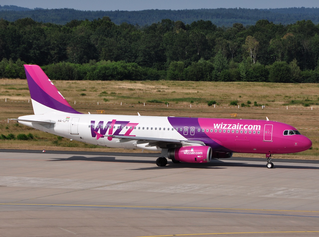 HA-LPV - A320-232 - Wizz Air - CGN - 10-07-2010b