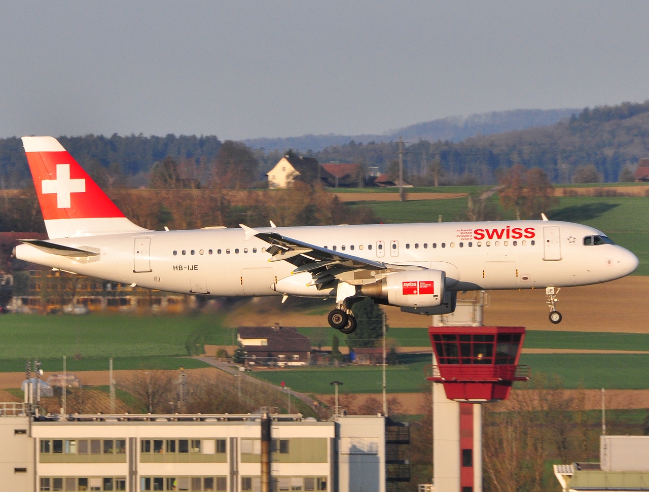 HB-IJE - A320-214 - Swiss - ZRH - 11-04-2010