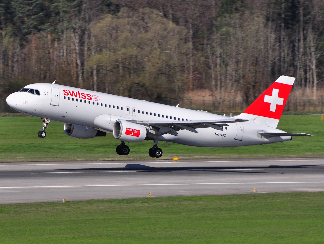 HB-IJO - A320-214 - Swiss - ZRH - 11-04-2010