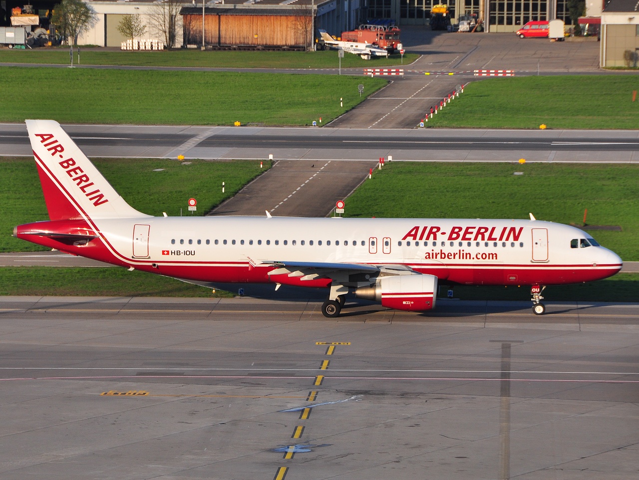 HB-IOU - A320-214 - Air Berlin - ZRH - 11-04-2010