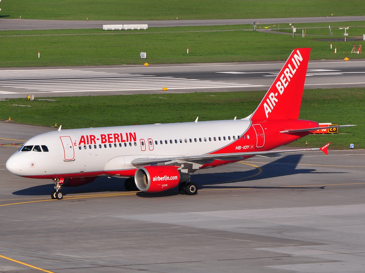 HB-IOY - A319-111 - Air Berlin - ZRH - 11-04-2010b