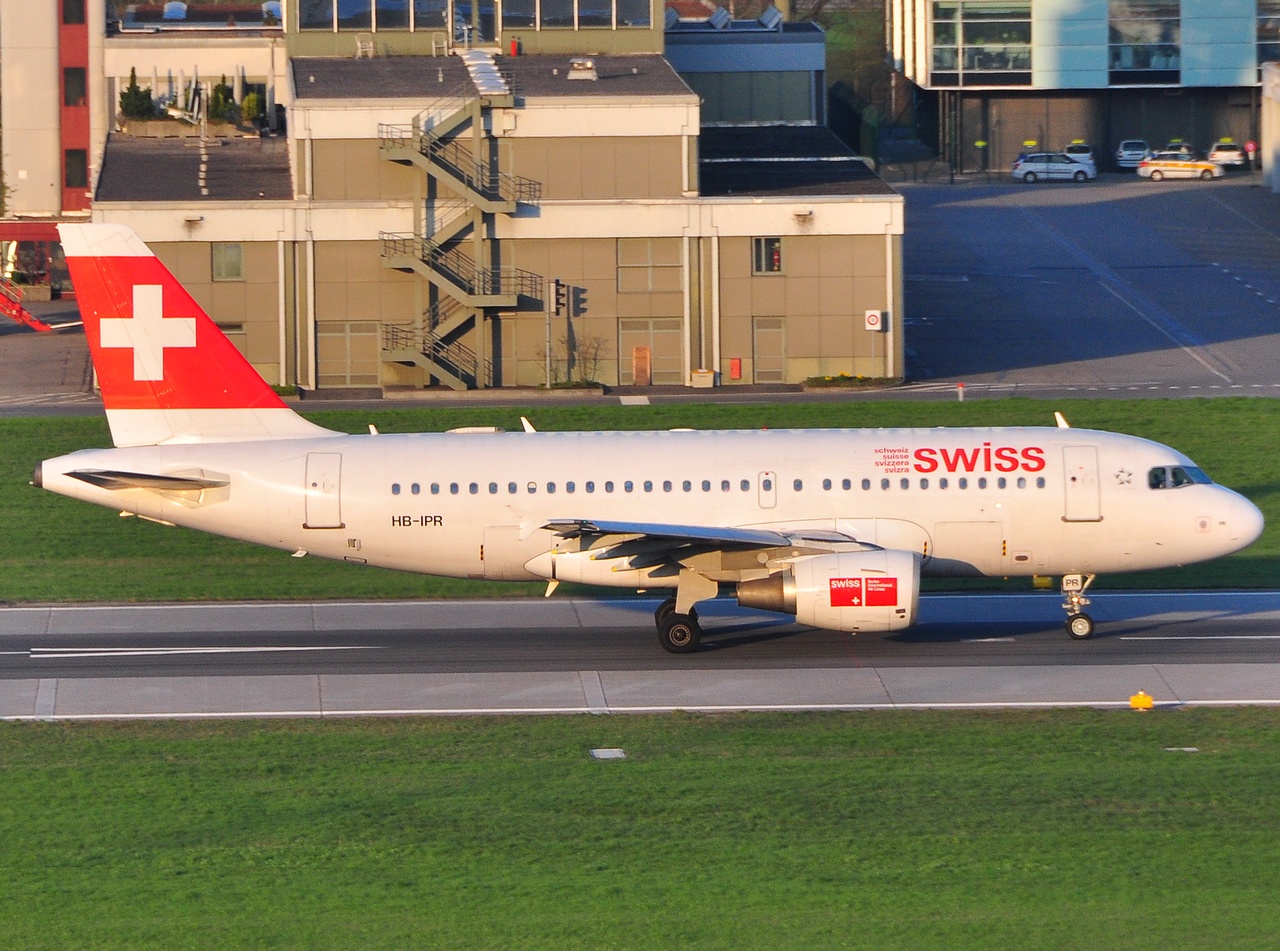 HB-IPR - A319-112 - Swiss - ZRH - 11-04-2010