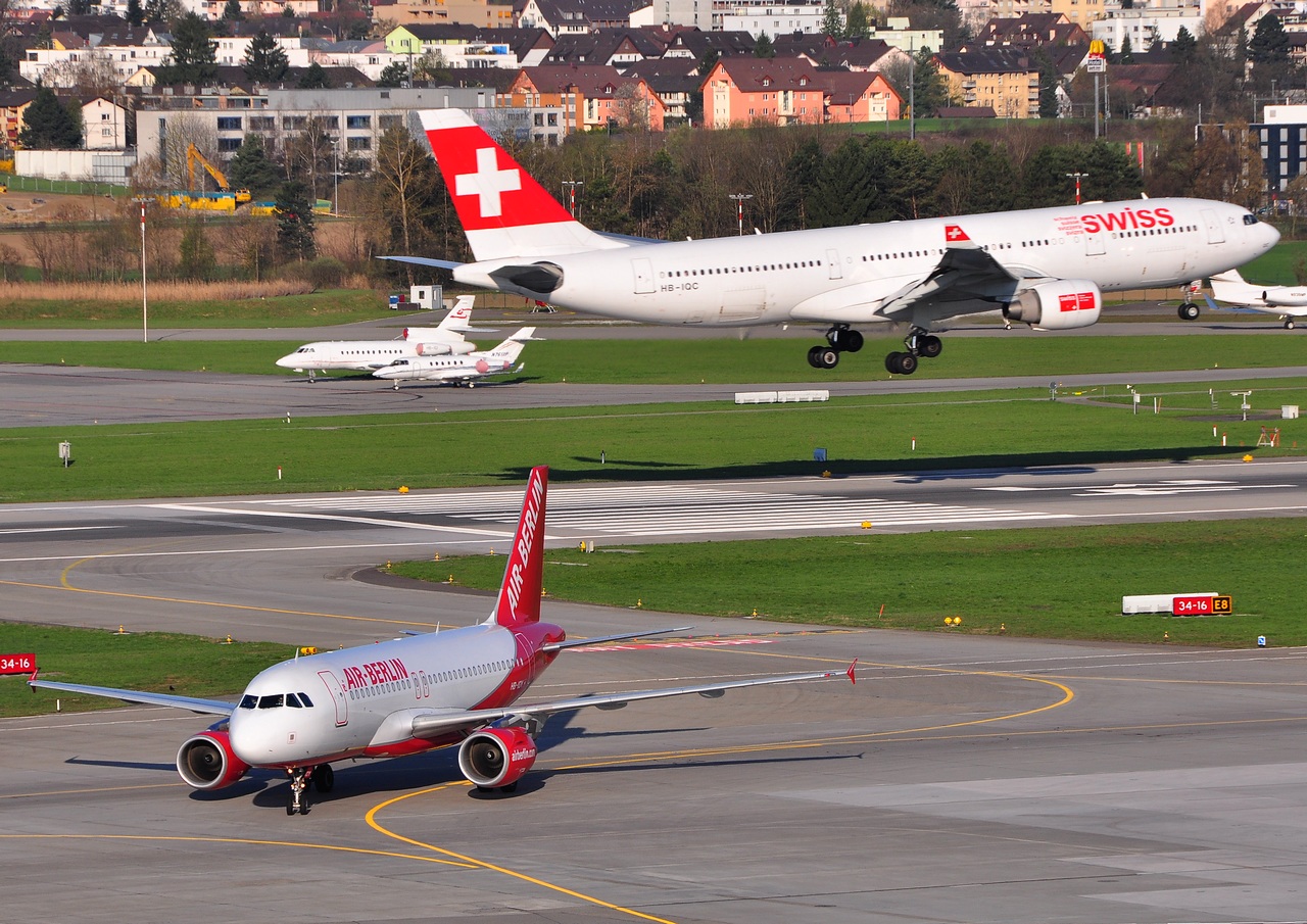 HB-IQC - A330-223 - Swiss - ZRH - 11-04-2010