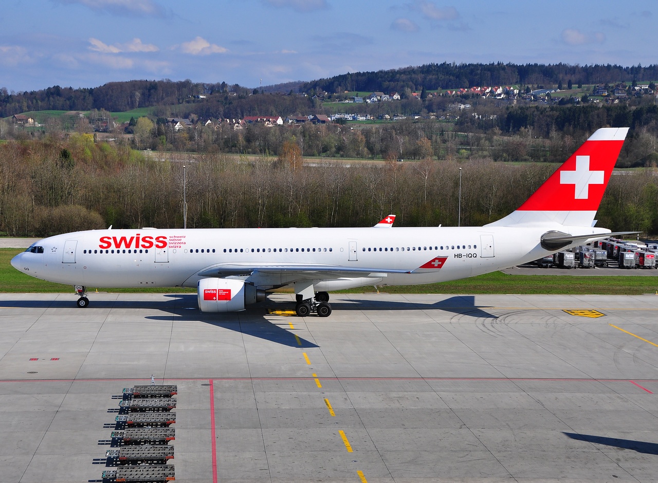 HB-IQQ - A330-223 - Swiss - ZRH - 11-04-2010