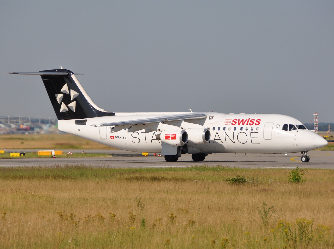 HB-IYV - RJ100 - Swiss - FRA - 07-07-2010